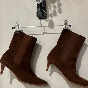 BANANA REPUBLIC ANKLE Brown SUEDE BOOTS EUC size 6.5